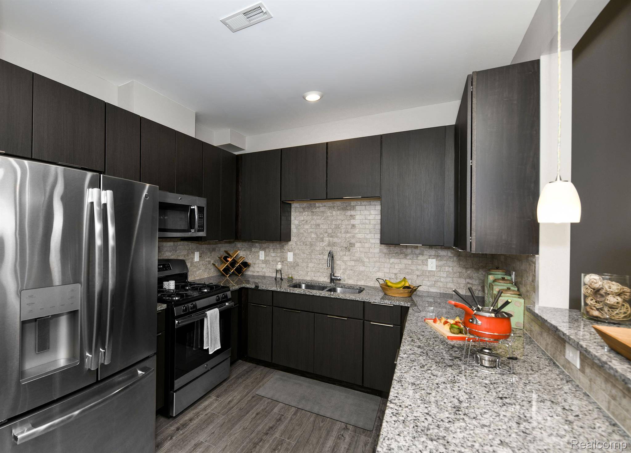 Utica, MI 48315,45626 Stadler ST