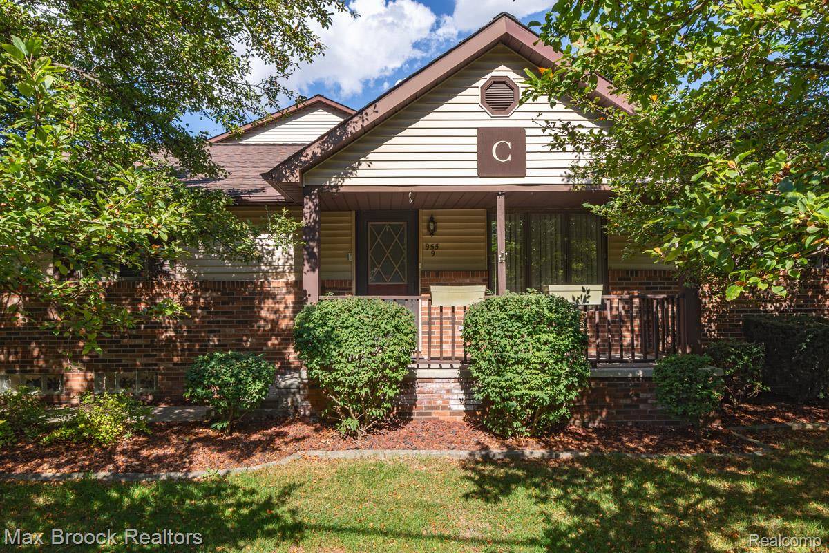 Rochester Hills, MI 48307,955 Woodlane DR #9