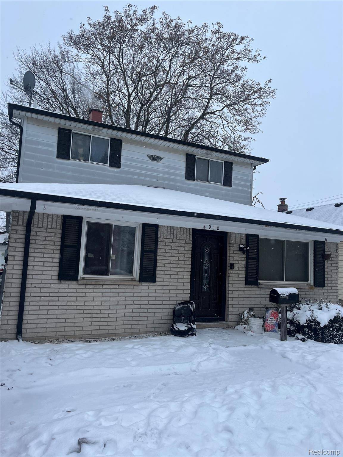 Dearborn Heights, MI 48125,4910 Westpoint ST