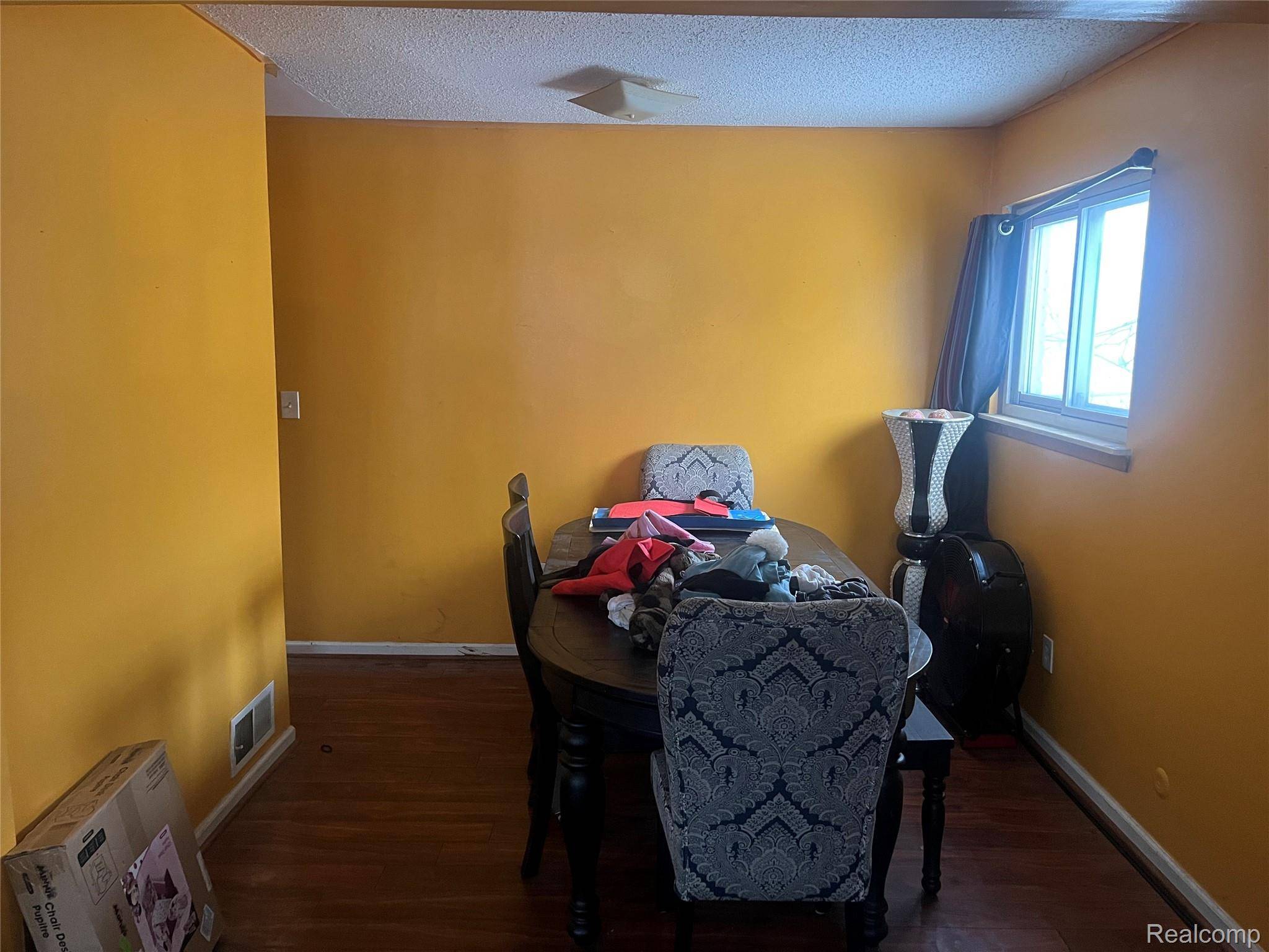 Dearborn Heights, MI 48125,4910 Westpoint ST