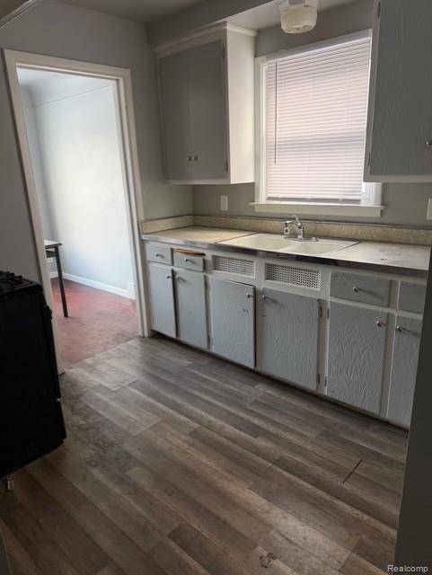 Detroit, MI 48224,10643 Balfour RD