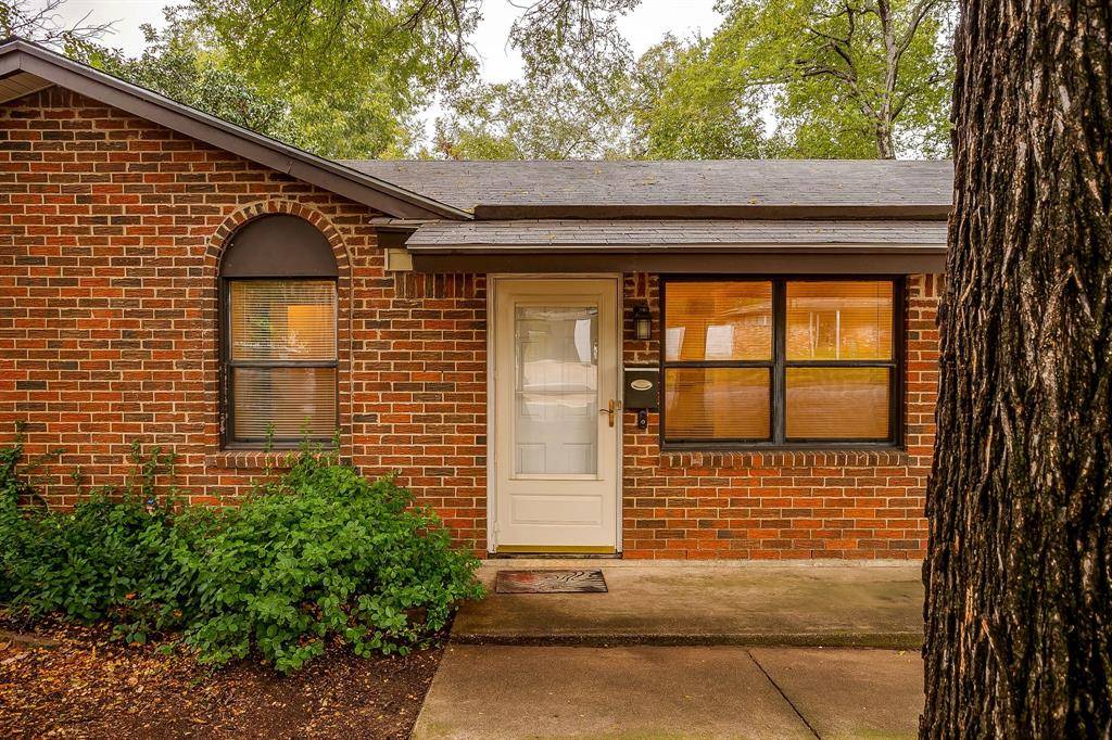 Euless, TX 76040,856 Broadway Avenue