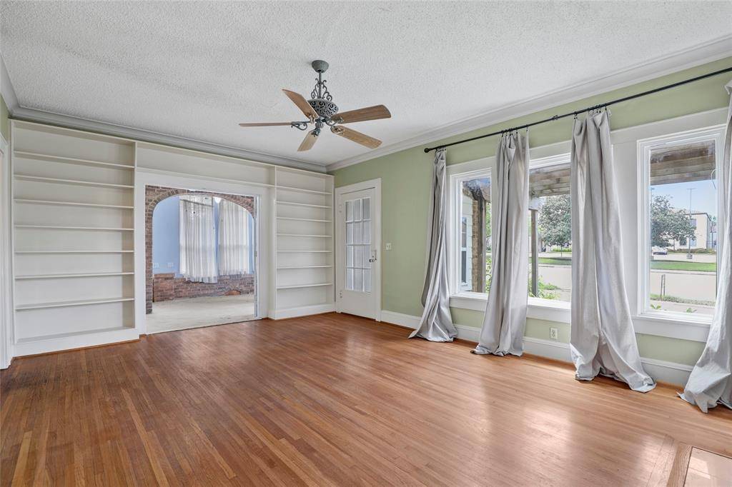 Fort Worth, TX 76109,2625 S University Drive