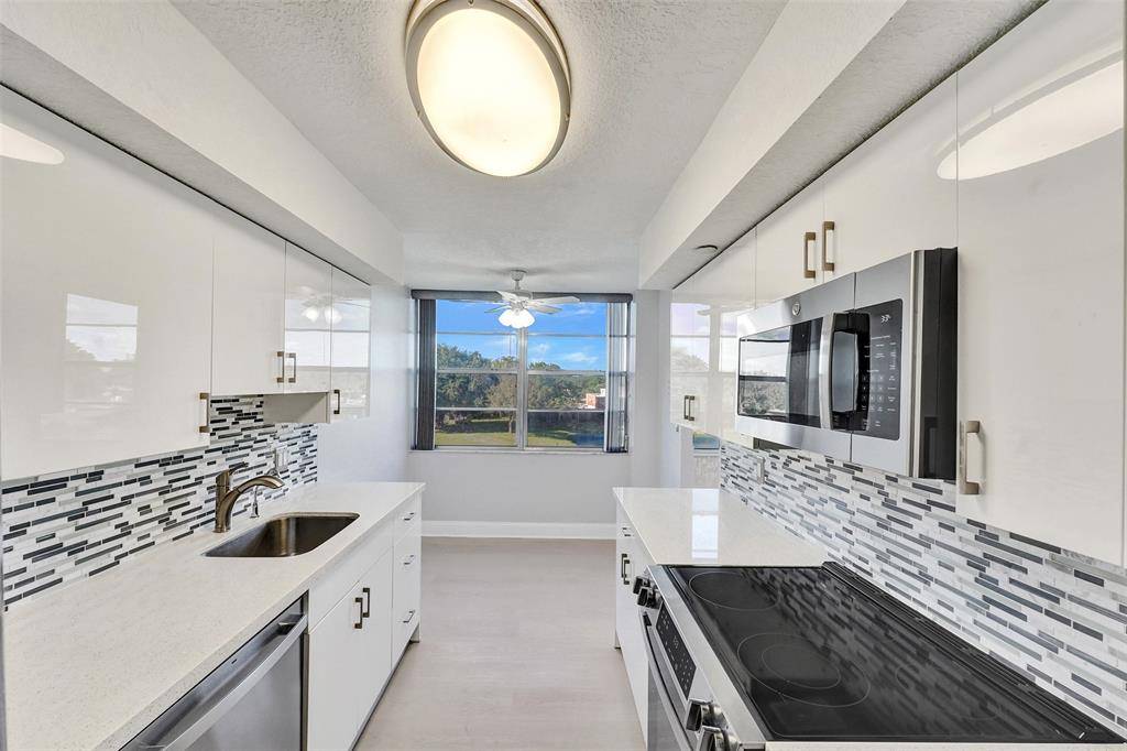 Pembroke Pines, FL 33026,1000 Saint Charles Pl #305