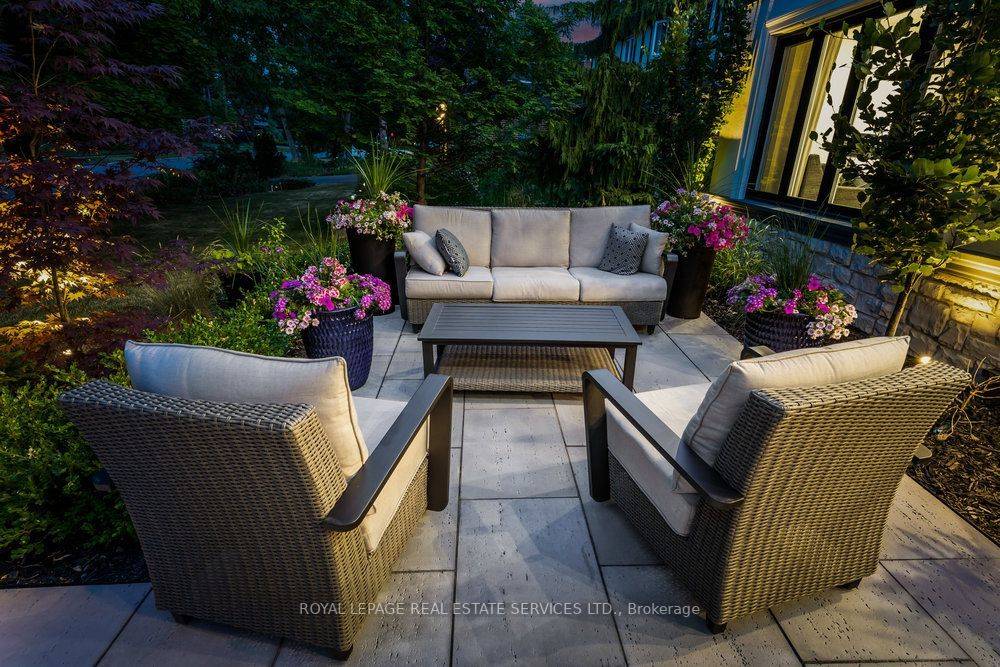 Mississauga, ON L5K 2G3,2498 Robin DR