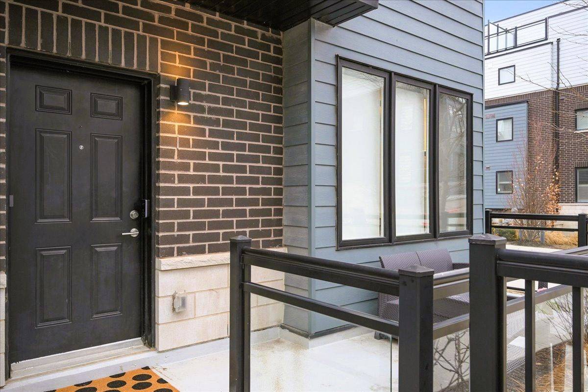 Mississauga, ON L5J 0B3,2232 Bromsgrove RD #TH #1