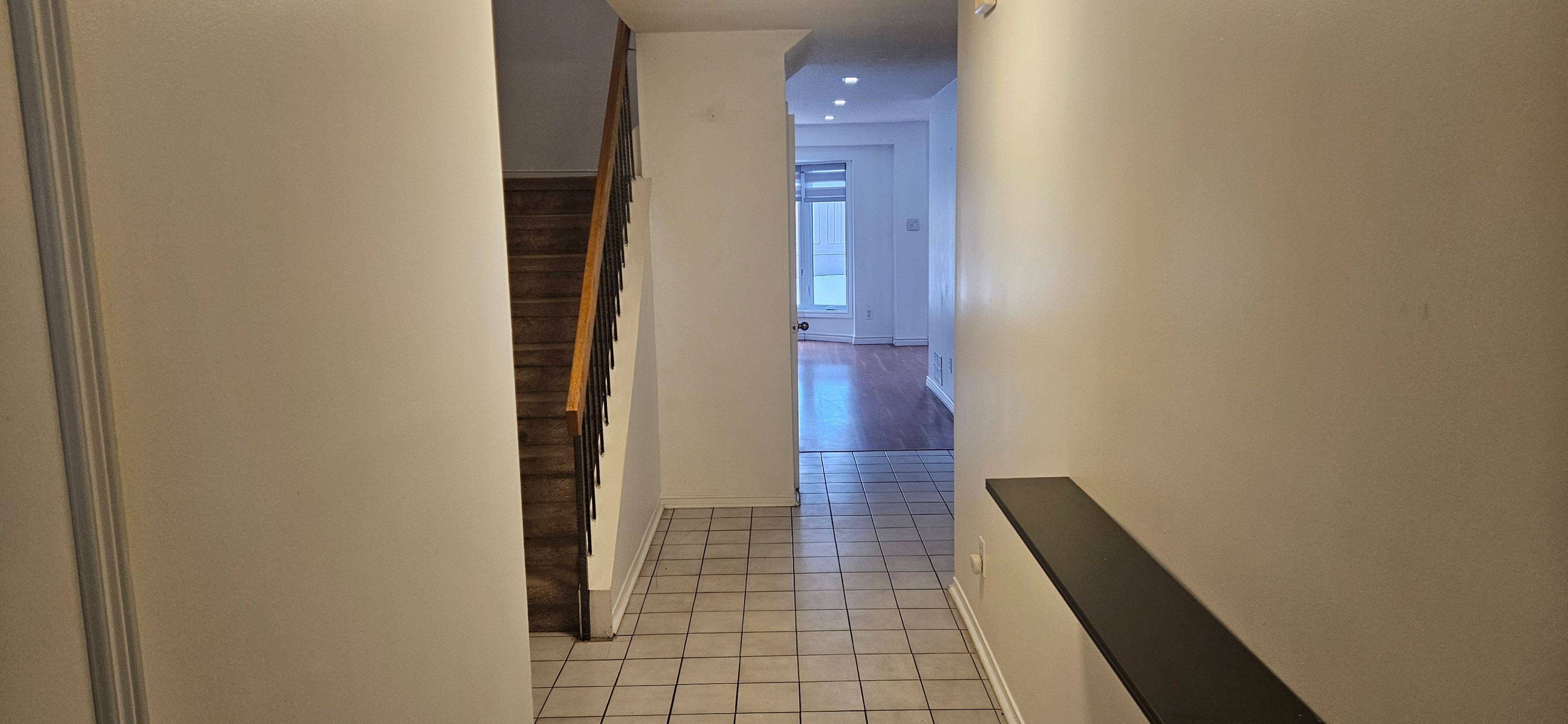 Mississauga, ON L5C 3A7,1039 Cedarglen Gate #15