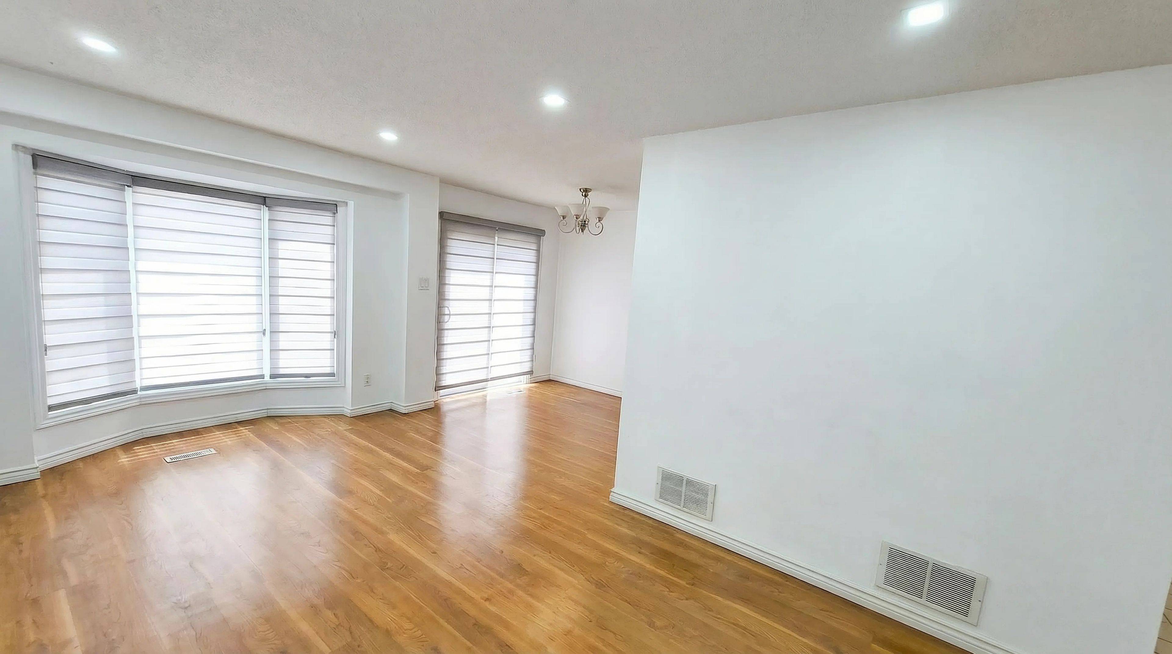 Mississauga, ON L5C 3A7,1039 Cedarglen Gate #15