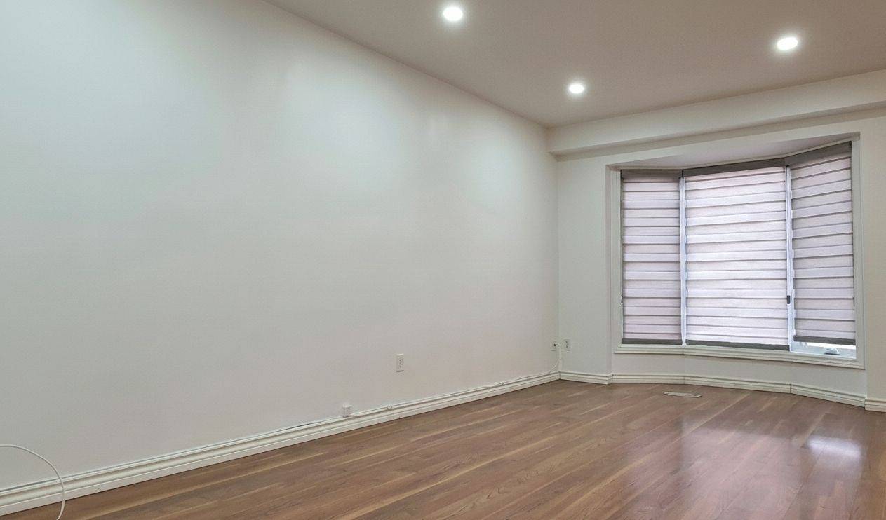 Mississauga, ON L5C 3A7,1039 Cedarglen Gate #15