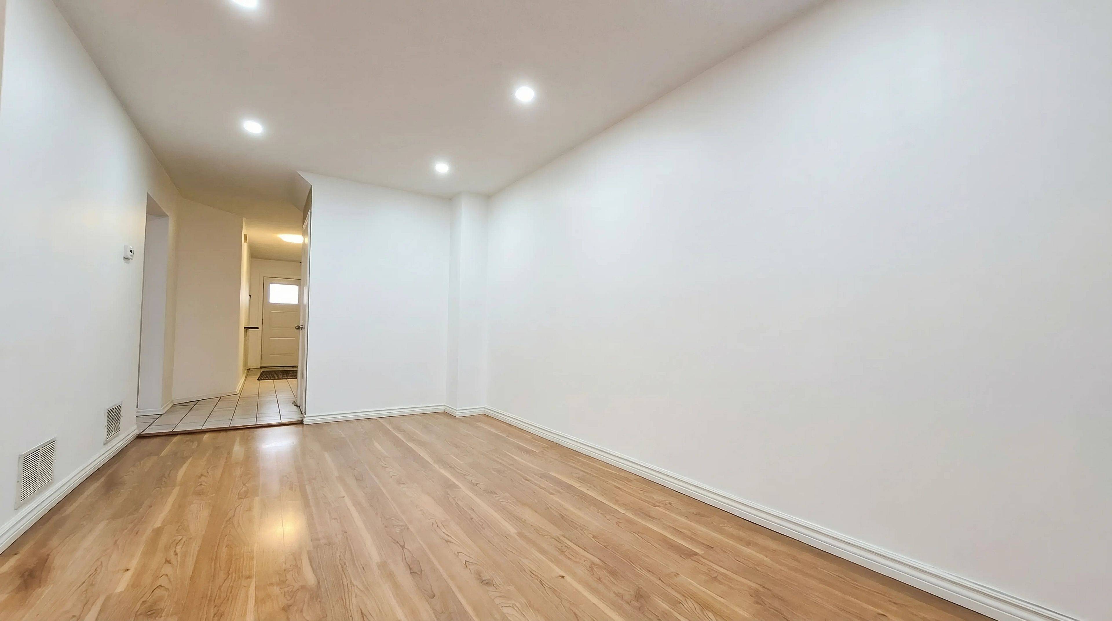 Mississauga, ON L5C 3A7,1039 Cedarglen Gate #15