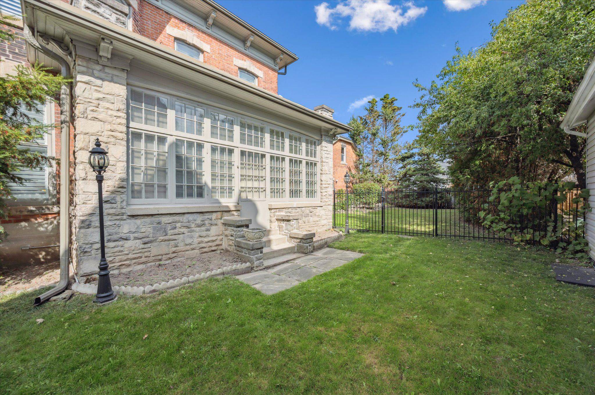 Guelph, ON N1H 4J7,143 Norfolk ST