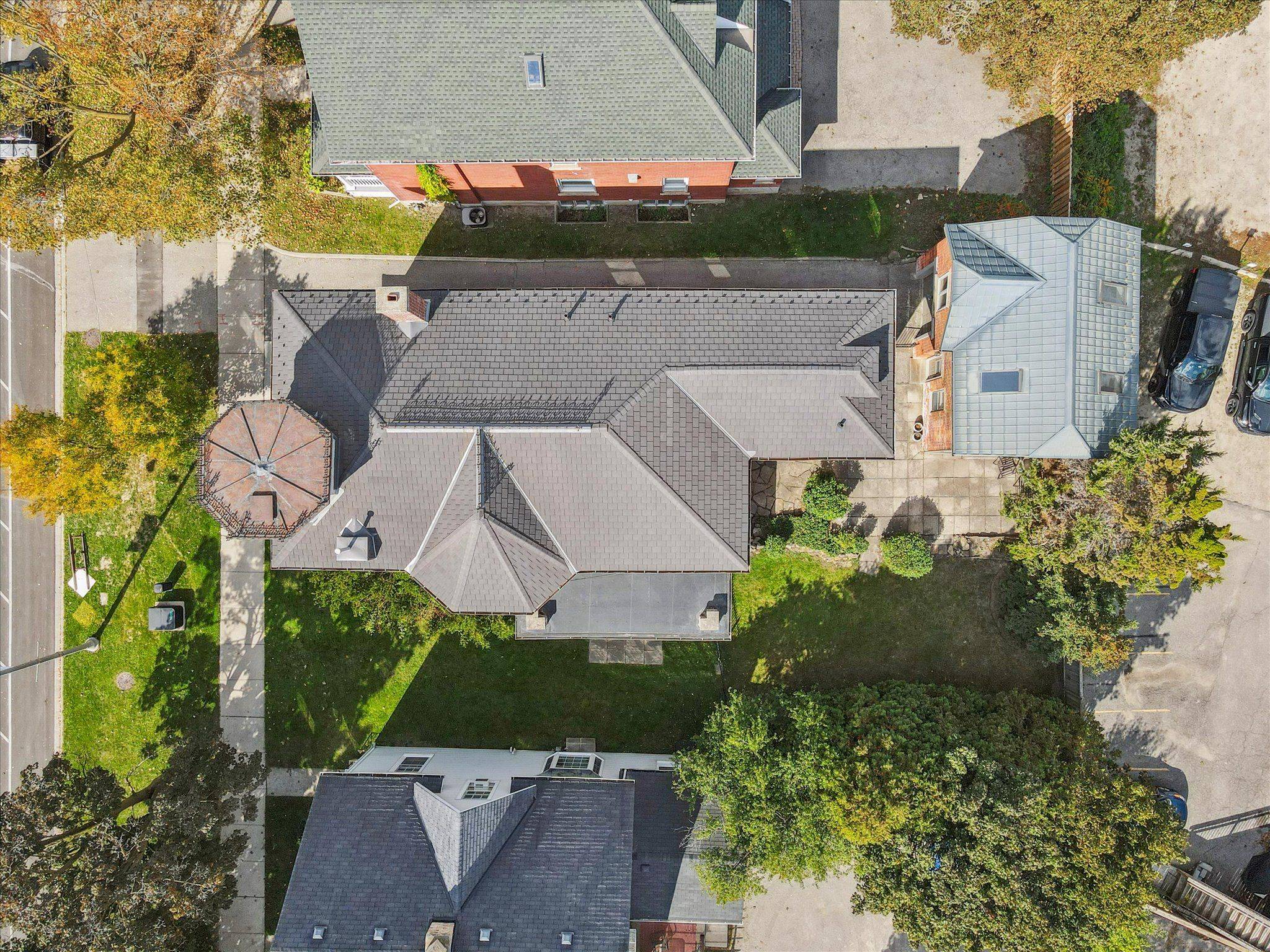 Guelph, ON N1H 4J7,143 Norfolk ST