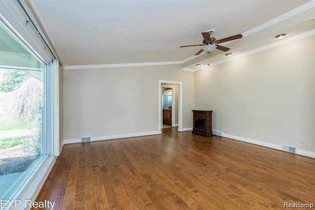 Dearborn Heights, MI 48127,26616 ROUGE RIVER DR