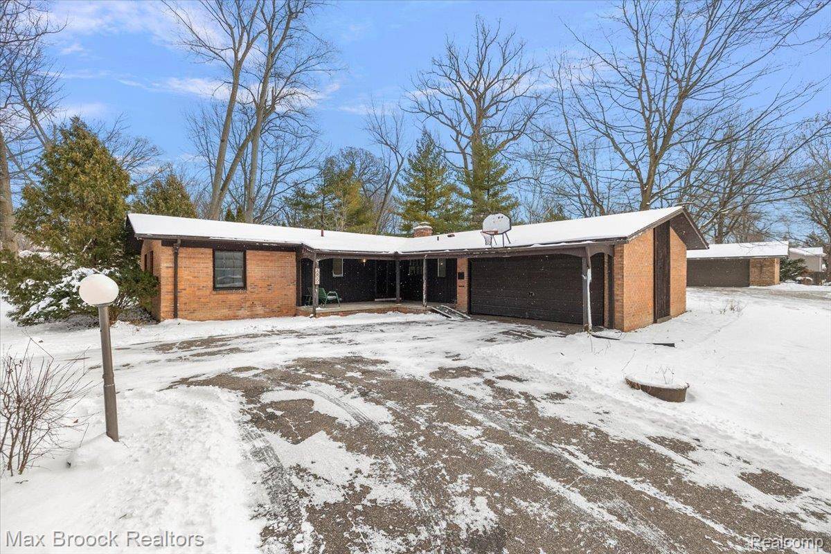 Troy, MI 48084,3096 Myddleton DR