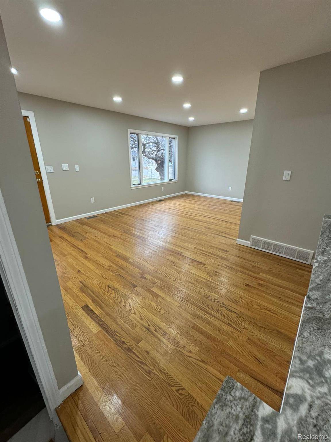 Dearborn Heights, MI 48127,7176 N Gulley RD