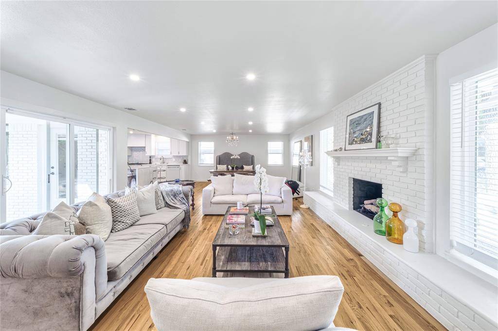 Dallas, TX 75228,5837 Clendenin Avenue