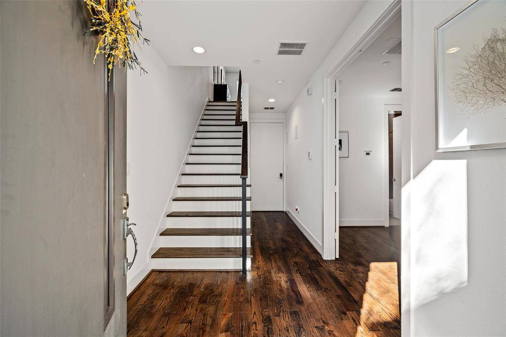 Dallas, TX 75219,4211 Rawlins Street #838