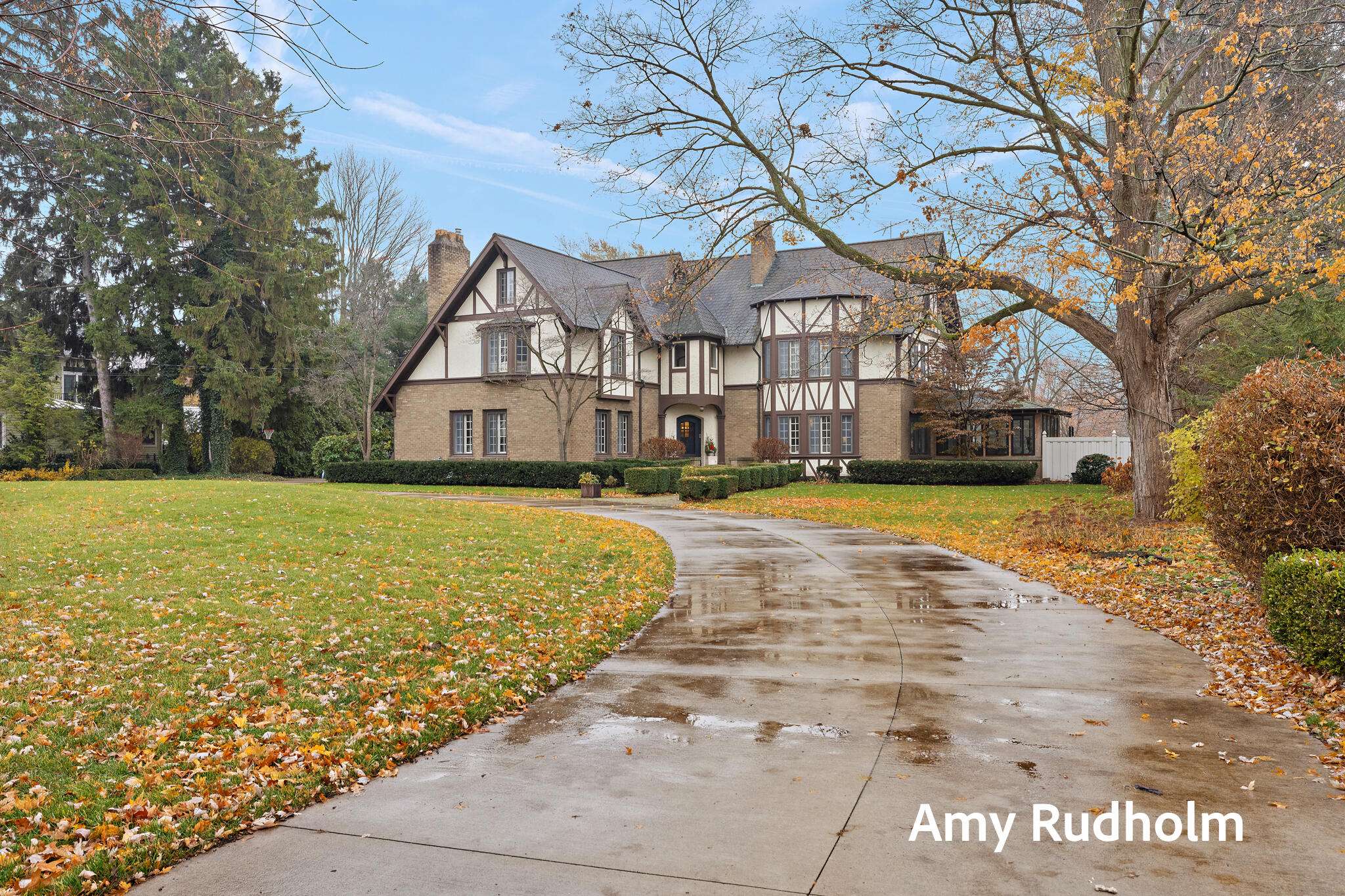 Spring Lake, MI 49456,522 E River ST