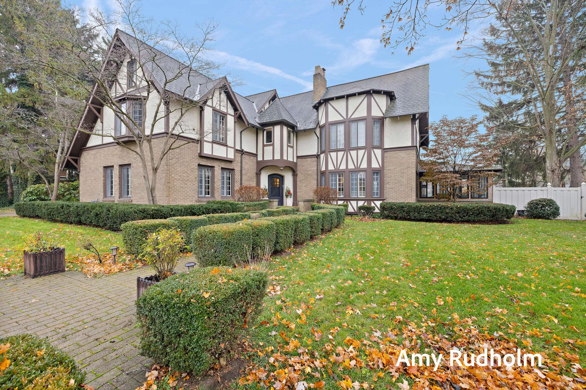 Spring Lake, MI 49456,522 E River ST