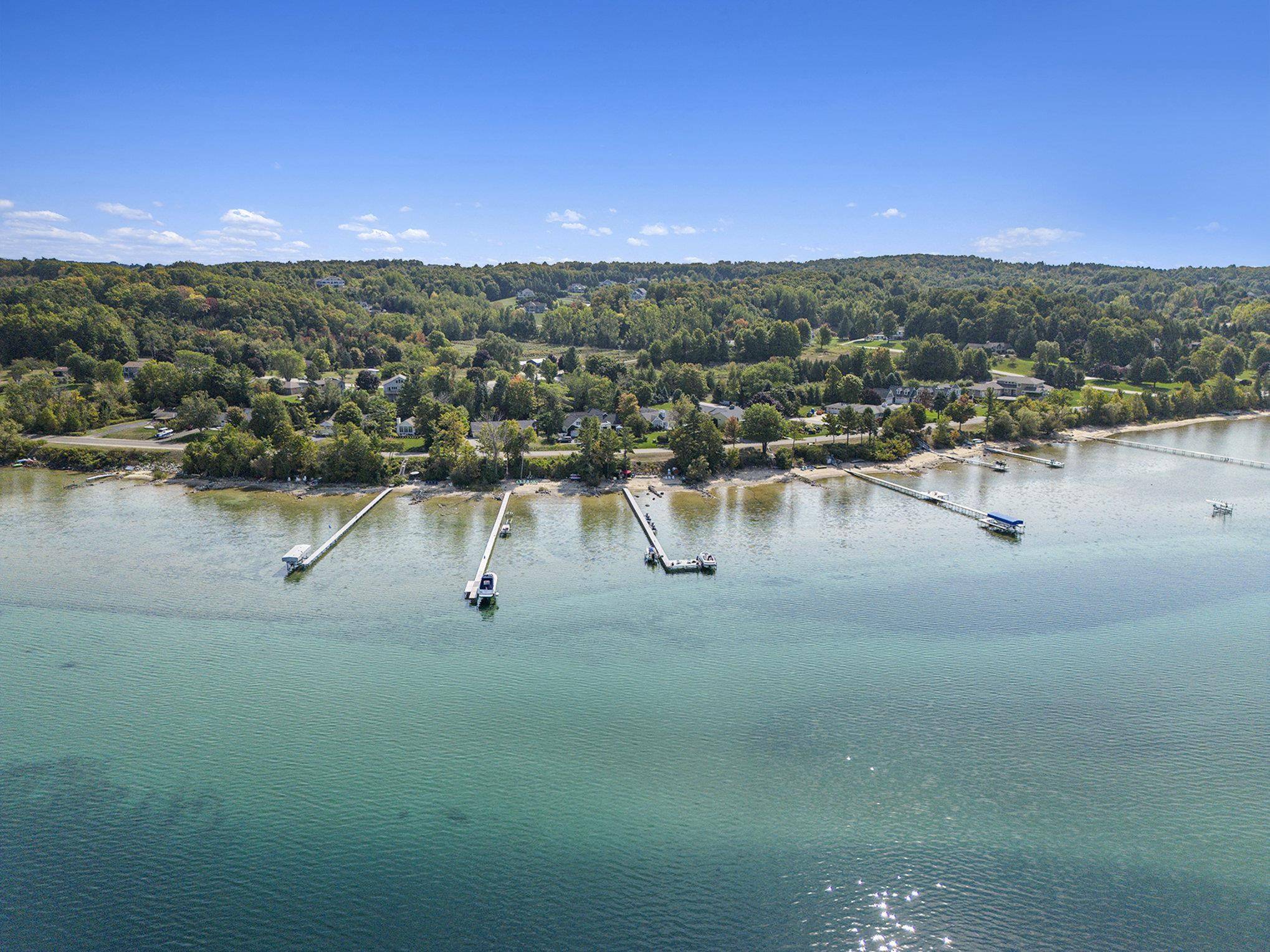 Traverse City, MI 49686,1503 Braemar DR