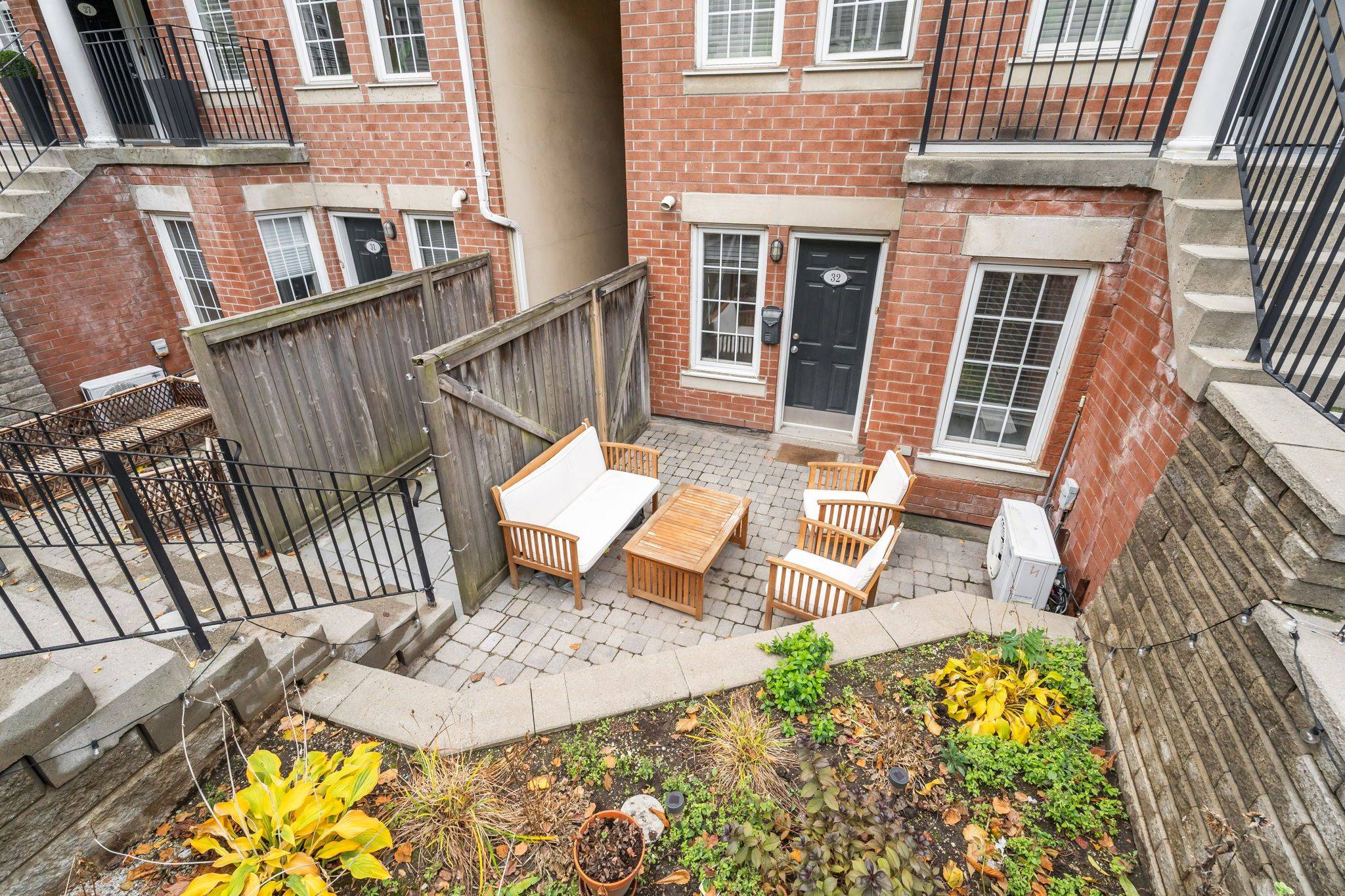 Toronto C01, ON M5V 3N9,11 Niagara ST W #32