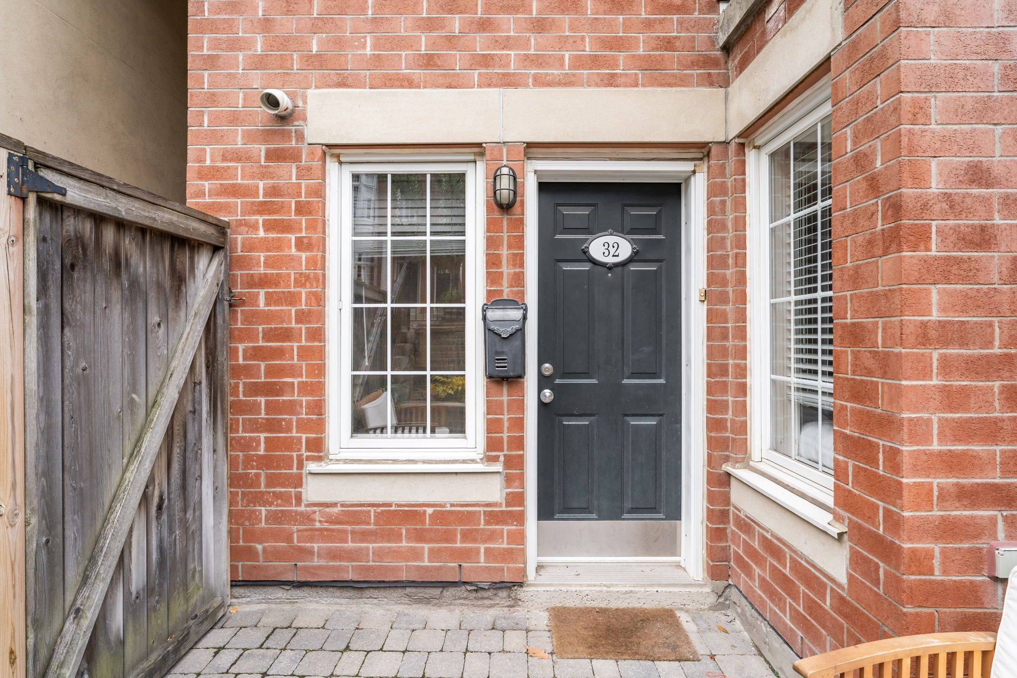 Toronto C01, ON M5V 3N9,11 Niagara ST W #32