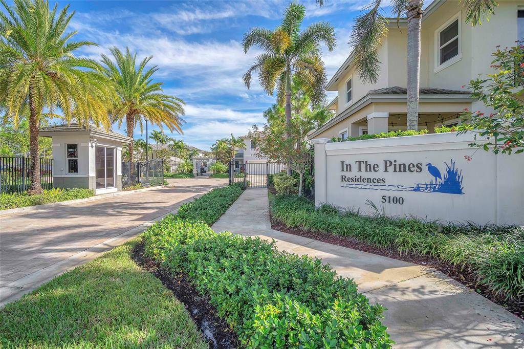 Coconut Creek, FL 33073,6947 PINES CIRCLE #21