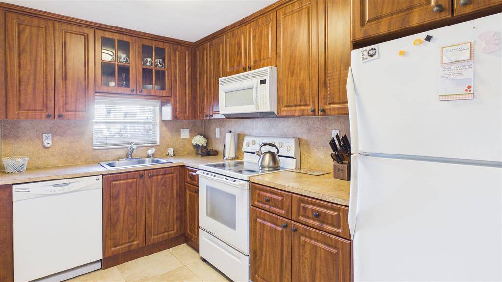 Pembroke Pines, FL 33025,381 S HOLLYBROOK DR #106