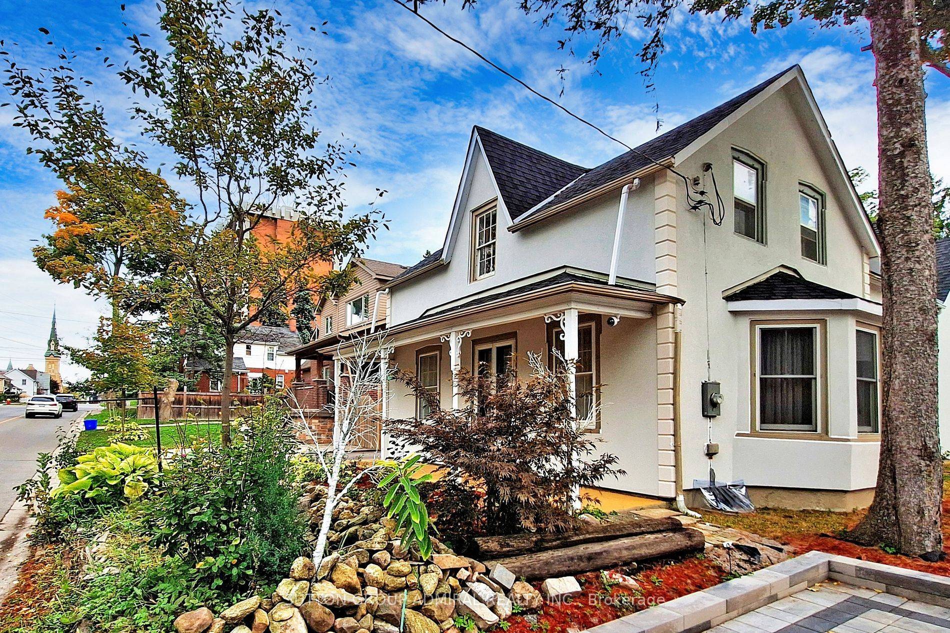 Richmond Hill, ON L4C 3P7,62 Centre ST W