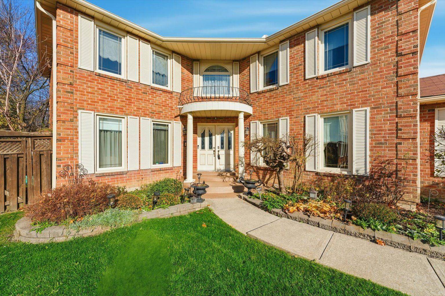 Mississauga, ON L4W 2H1,4307 Garnetwood Chase