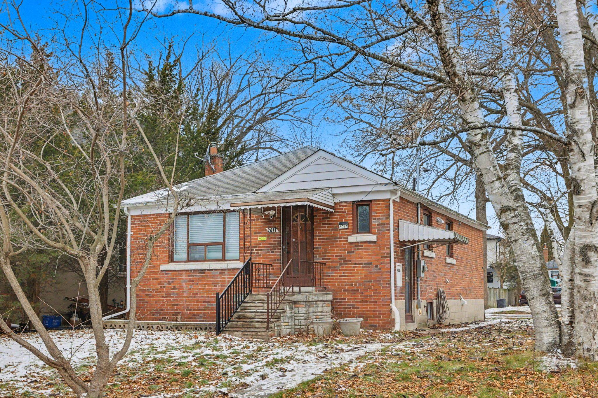 Mississauga, ON L5G 2N9,607 Drymen CRES