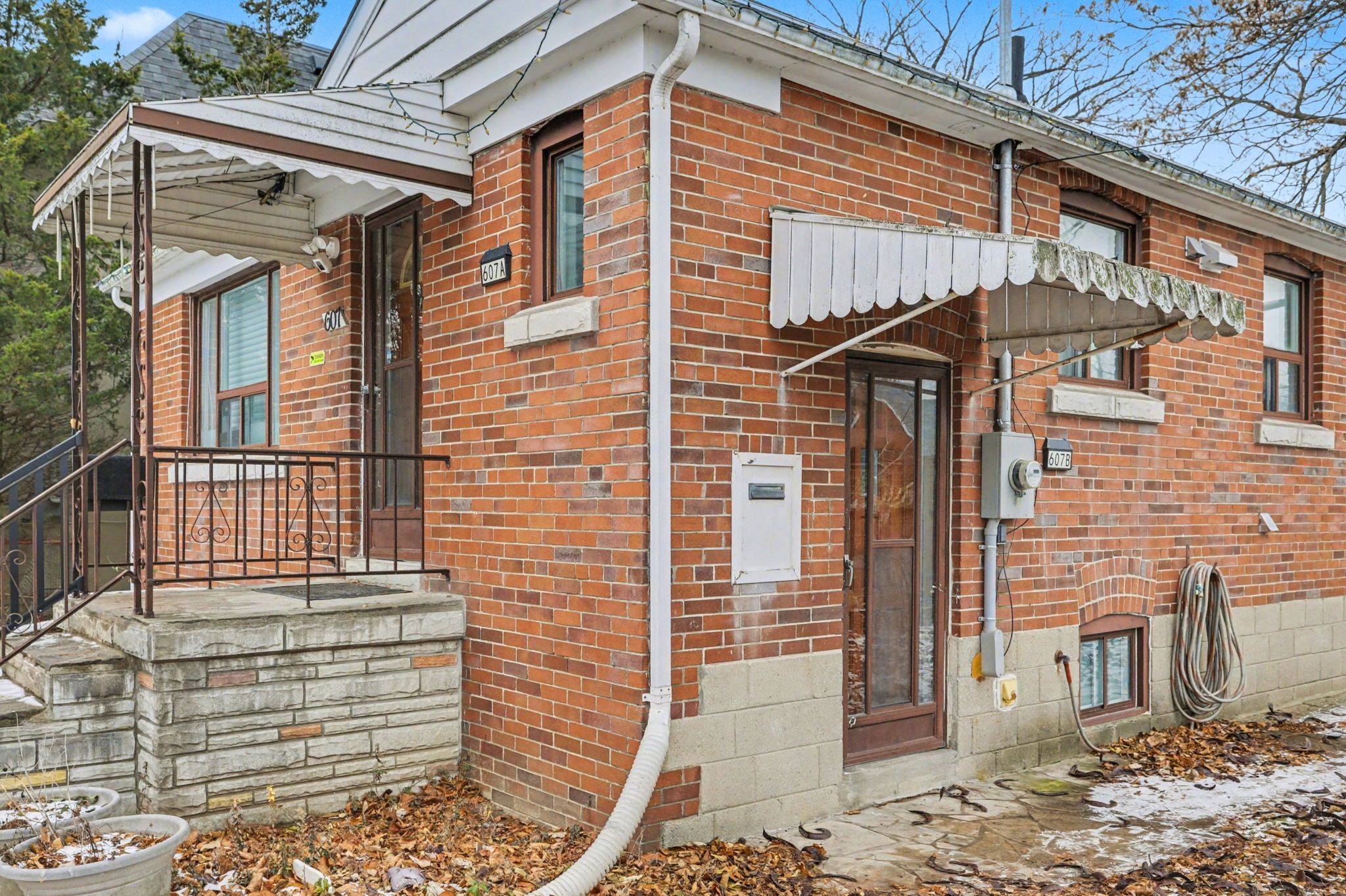 Mississauga, ON L5G 2N9,607 Drymen CRES