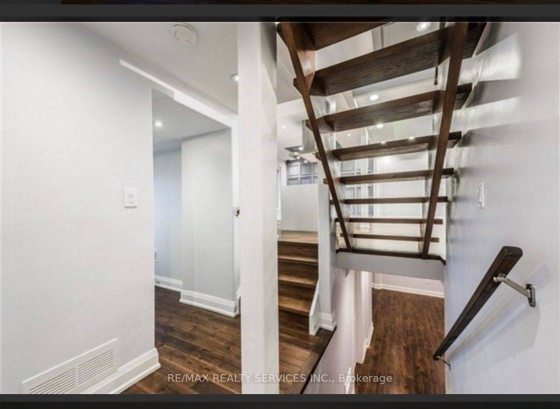 Brampton, ON L6W 1H2,11 Duncan Bull DR