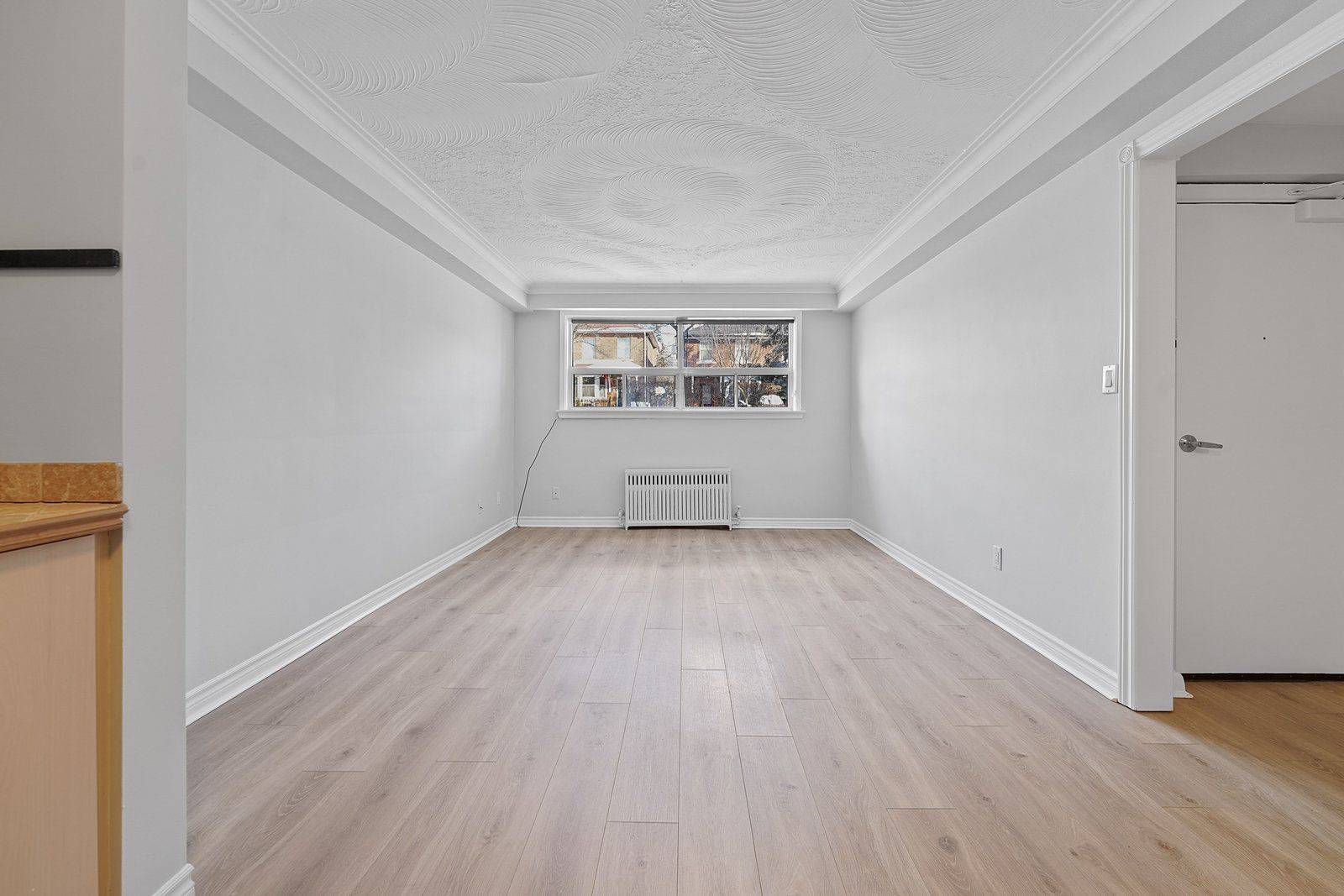 Toronto W06, ON M8V 2L7,44 Albert AVE #1