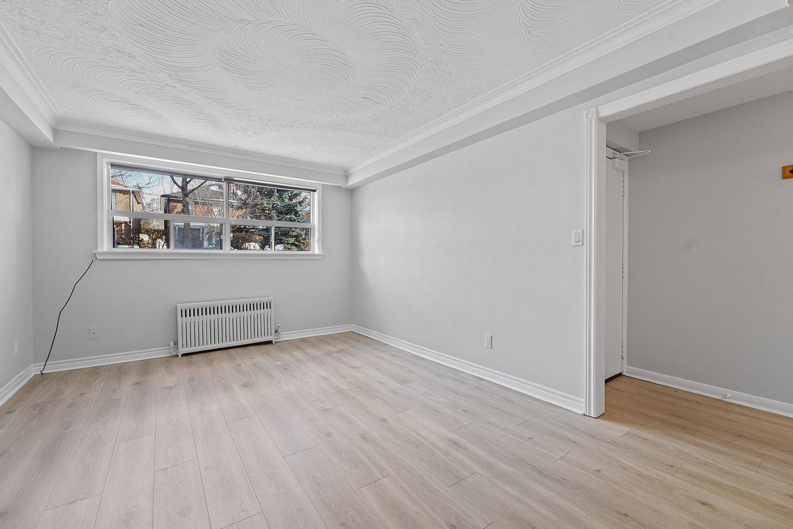 Toronto W06, ON M8V 2L7,44 Albert AVE #1