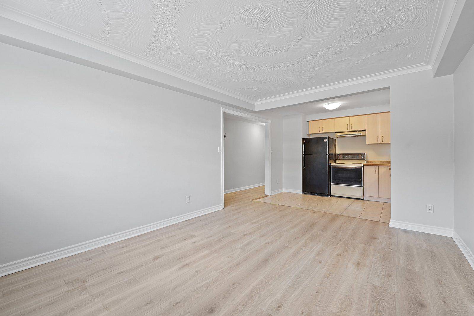 Toronto W06, ON M8V 2L7,44 Albert AVE #1