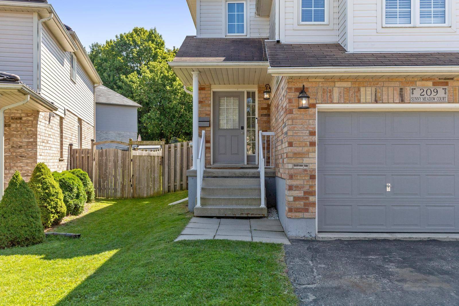 Kitchener, ON N2N 3R3,209 Sunny Meadow CT