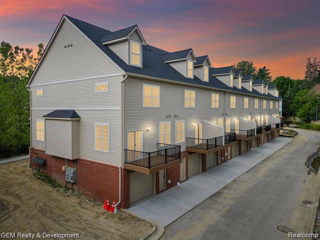 Milford, MI 48381,549 Village Lane