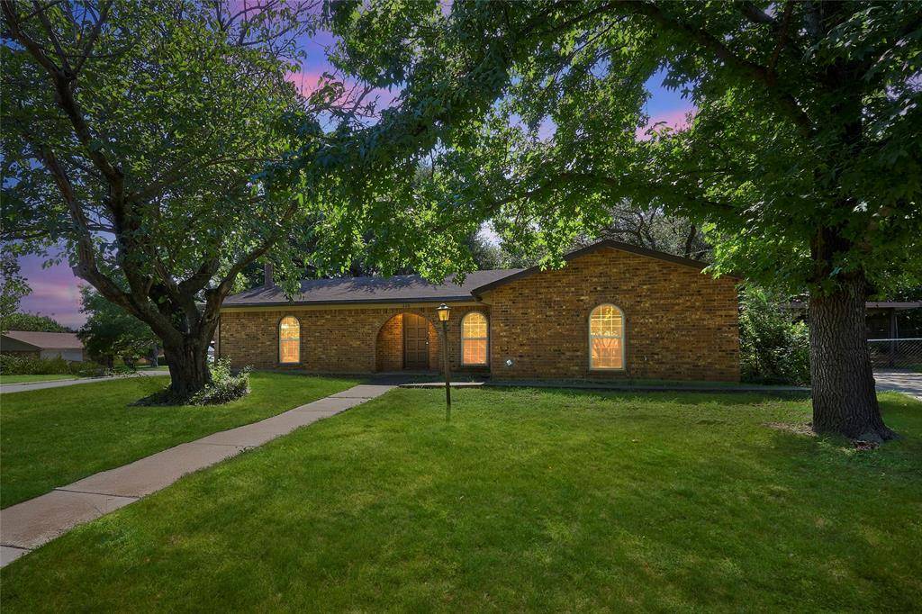 Burleson, TX 76028,220 Short Street