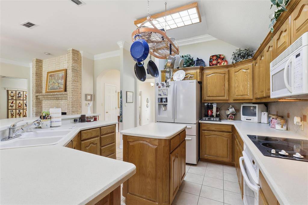 Granbury, TX 76049,8110 Ravenswood Road