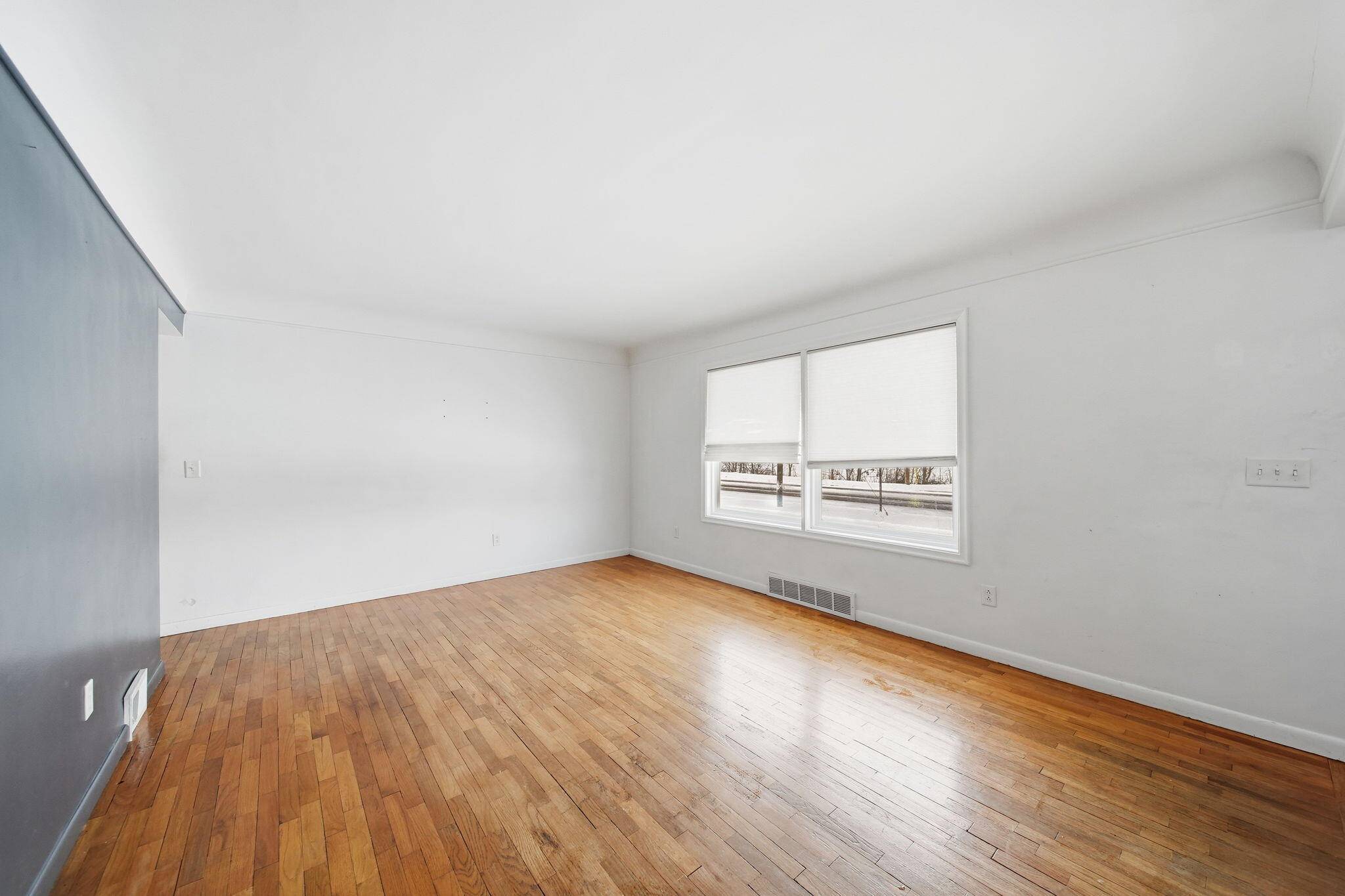 Adrian, MI 49221,371 Riverside AVE