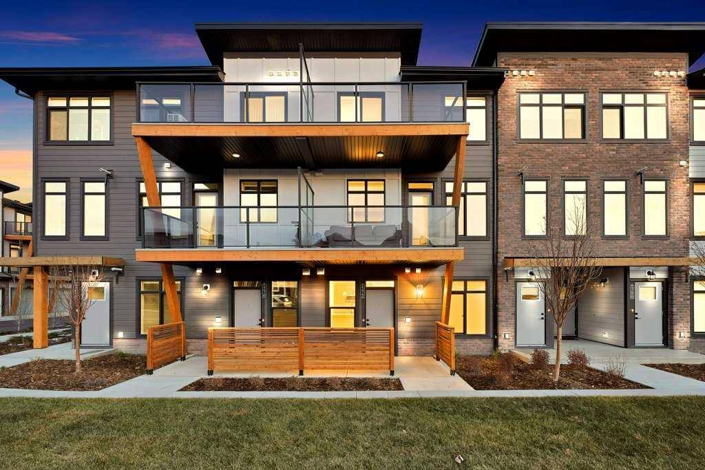 Calgary, AB T3M 3Y5,572 Seton CIR