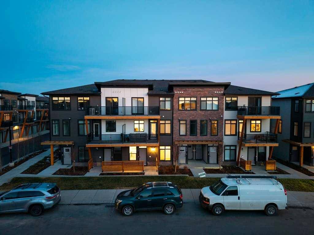 Calgary, AB T3M 3Y5,572 Seton CIR