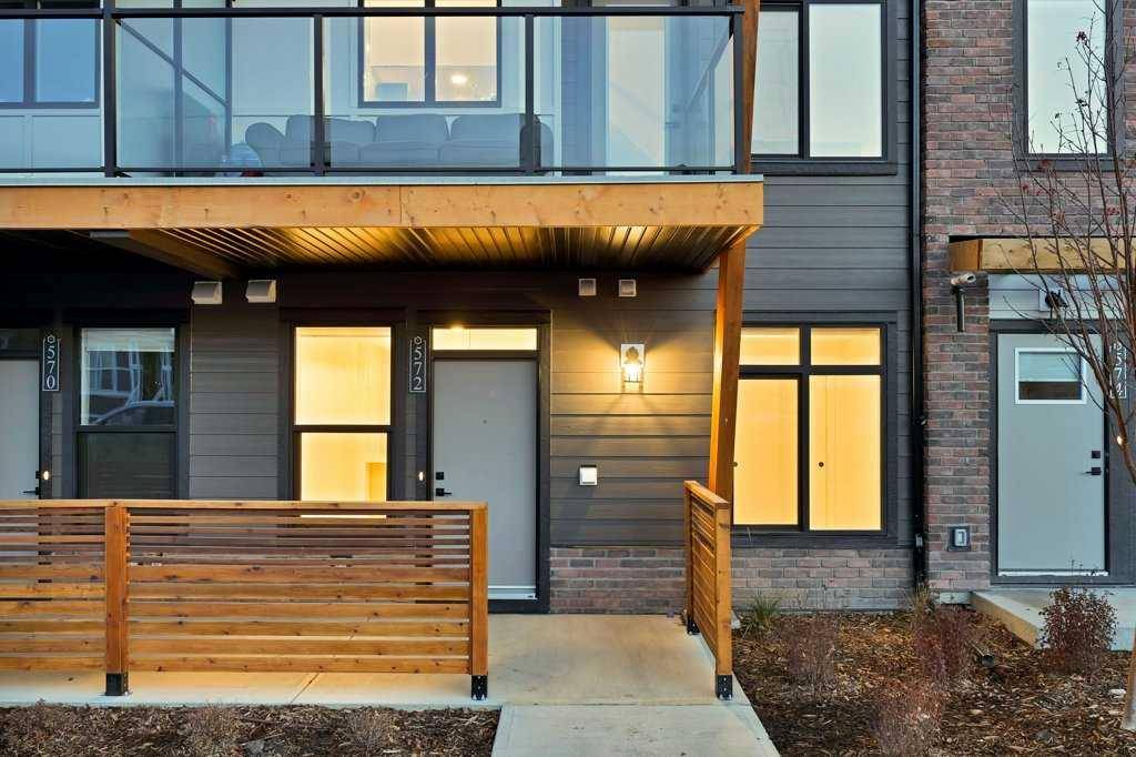 Calgary, AB T3M 3Y5,572 Seton CIR