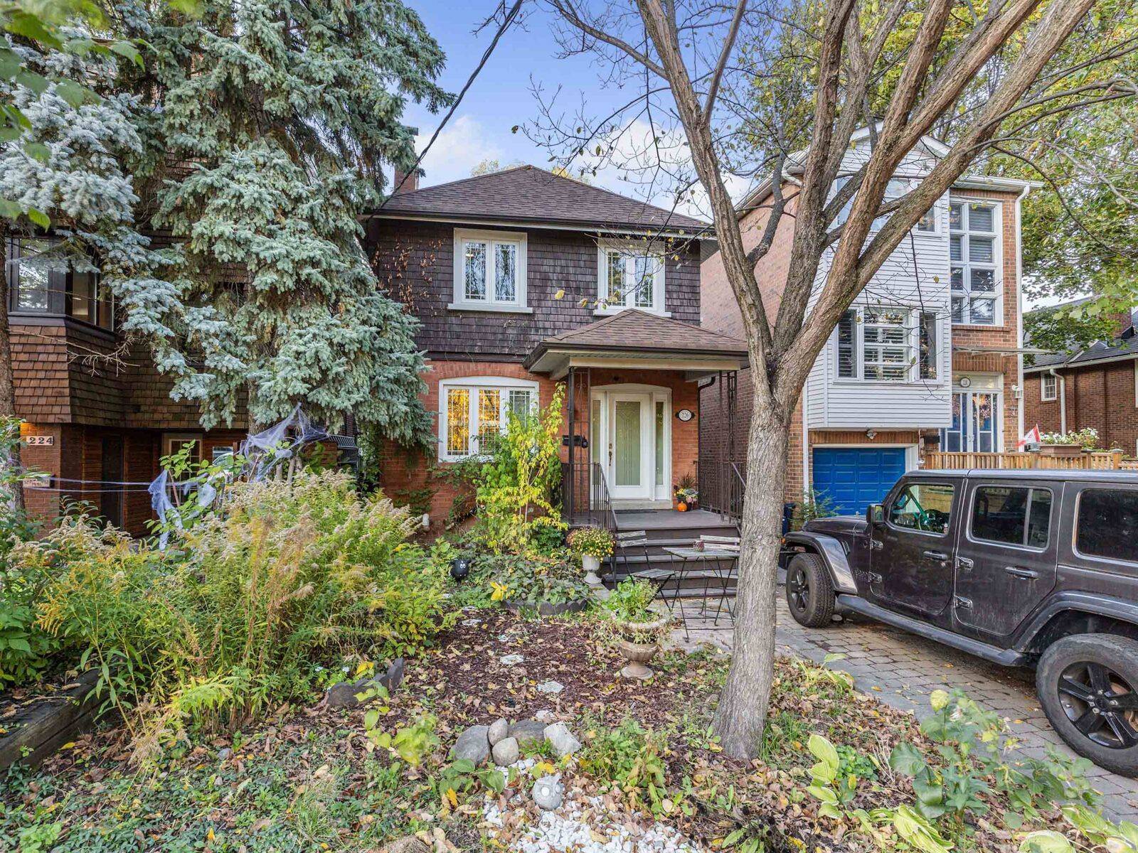 Toronto C10, ON M4P 1V9,226 Broadway AVE