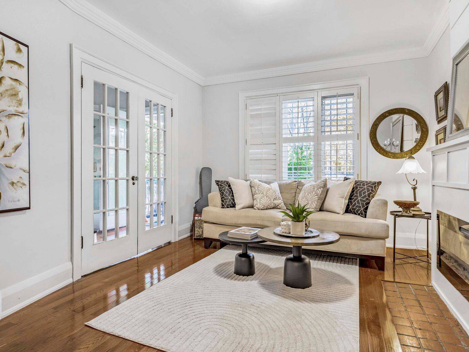 Toronto C10, ON M4P 1V9,226 Broadway AVE