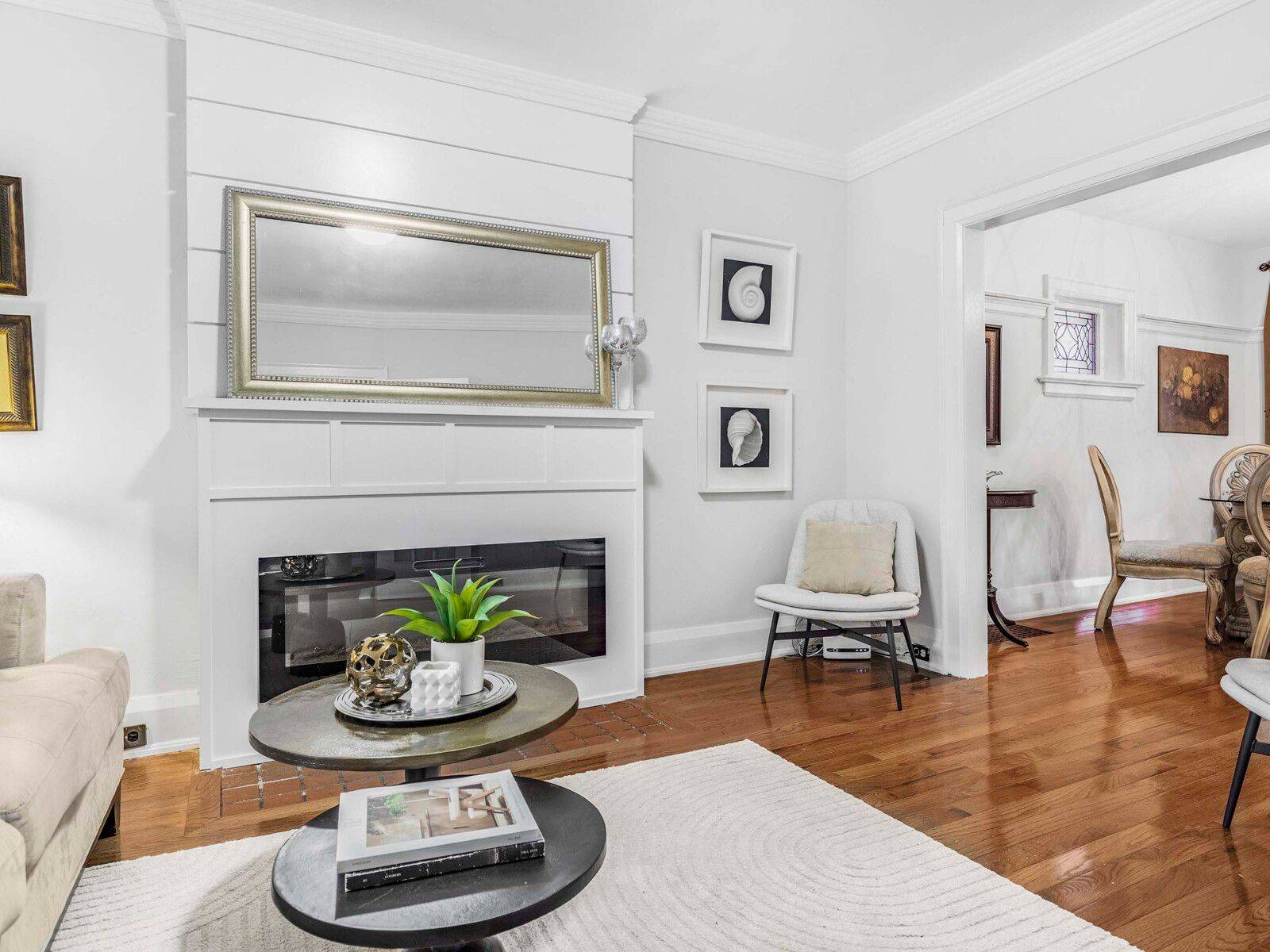 Toronto C10, ON M4P 1V9,226 Broadway AVE