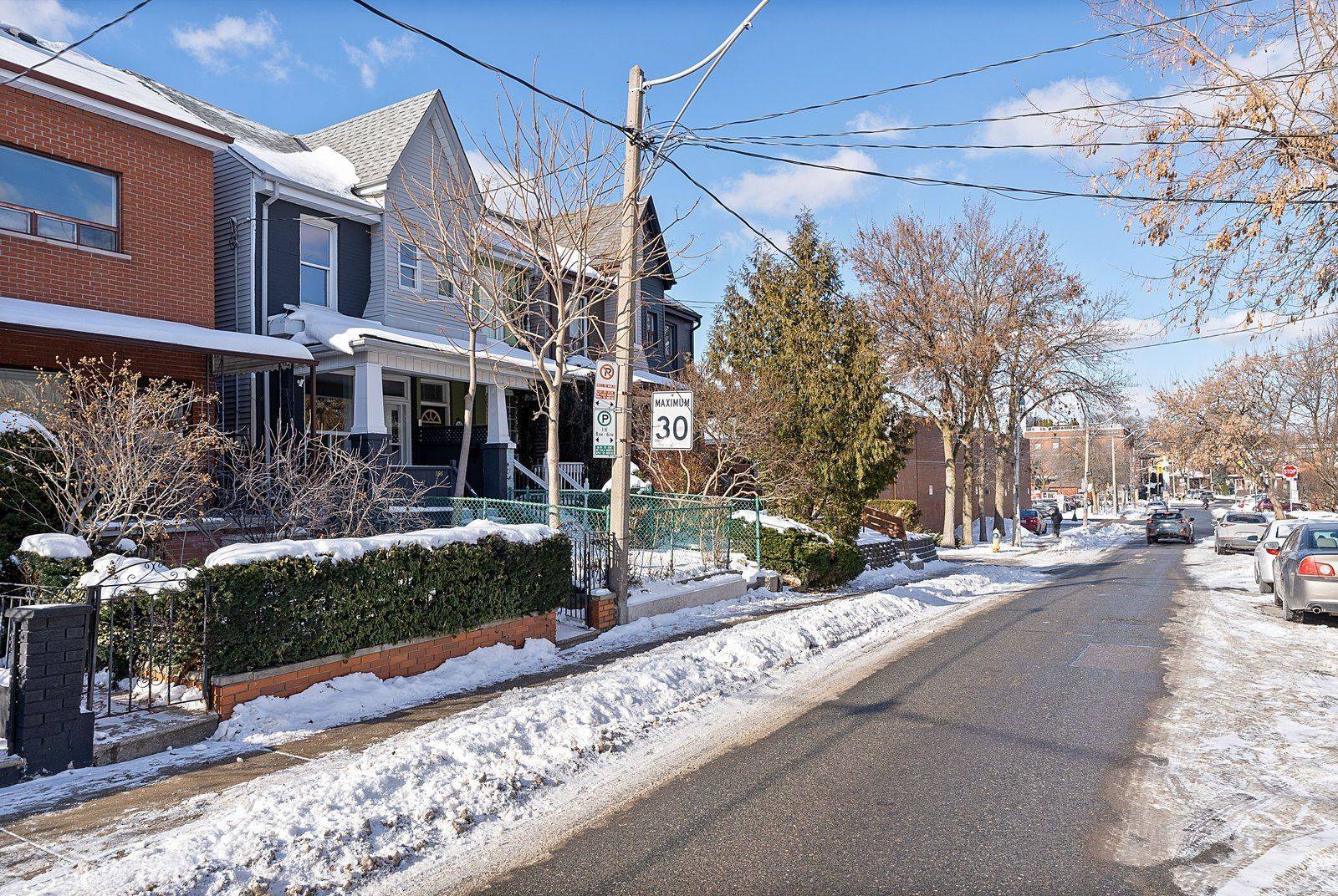 Toronto C01, ON M6J 2V9,398 Crawford ST