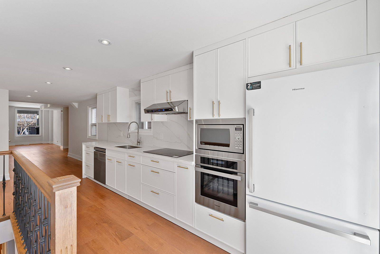 Toronto C01, ON M6J 2V9,398 Crawford ST