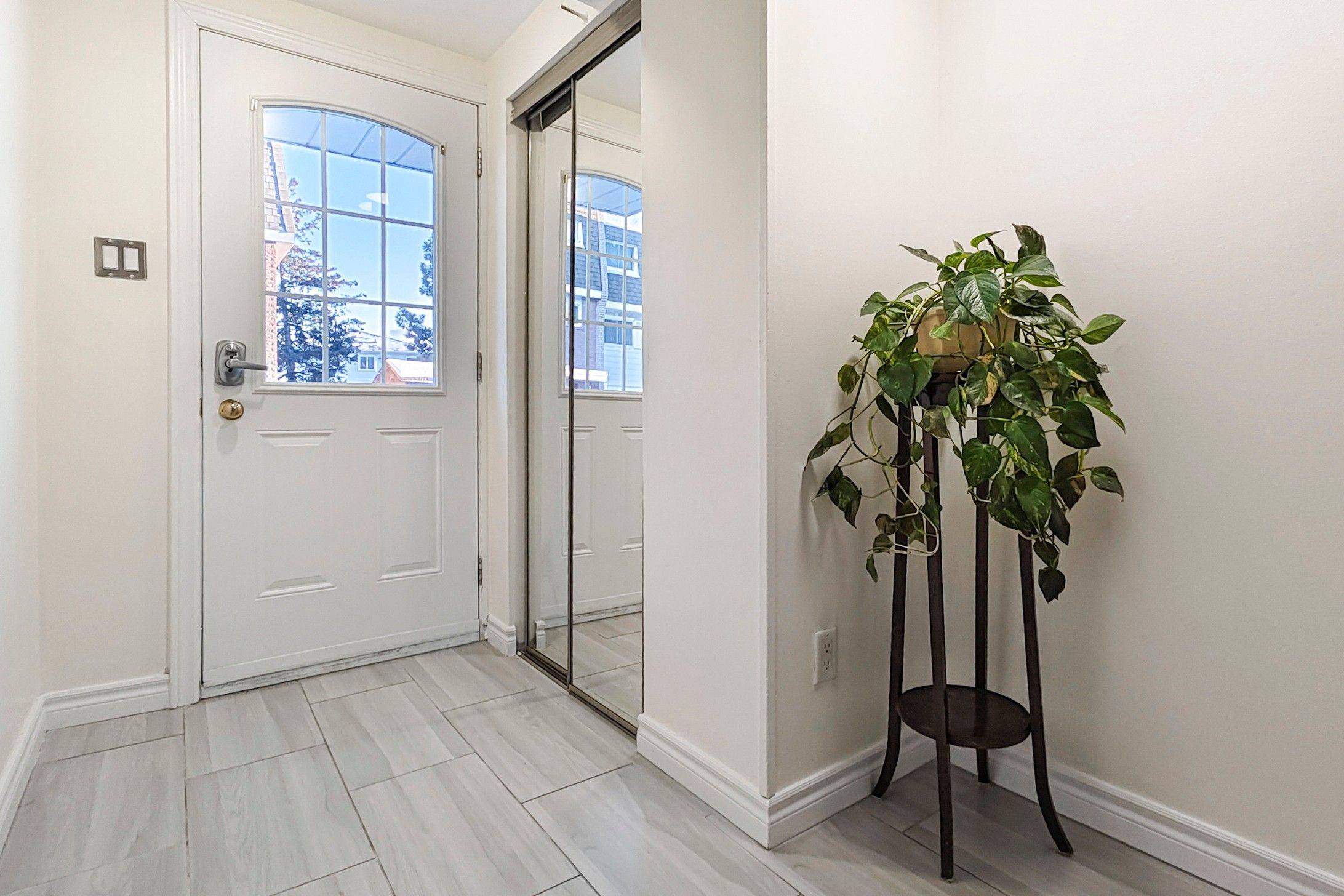 Mississauga, ON L5C 1K6,830 Westlock RD #14A